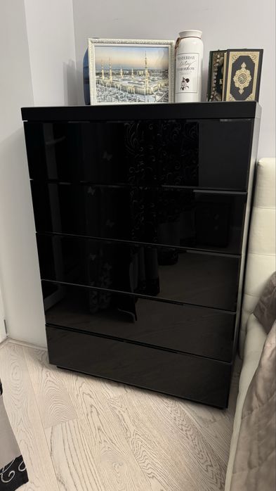 Комод, стол рабочий , тумбы (набор мебель для спальной и кабинета)