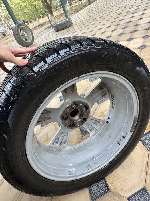 Комплект зимних шин с дисками chevrolet.