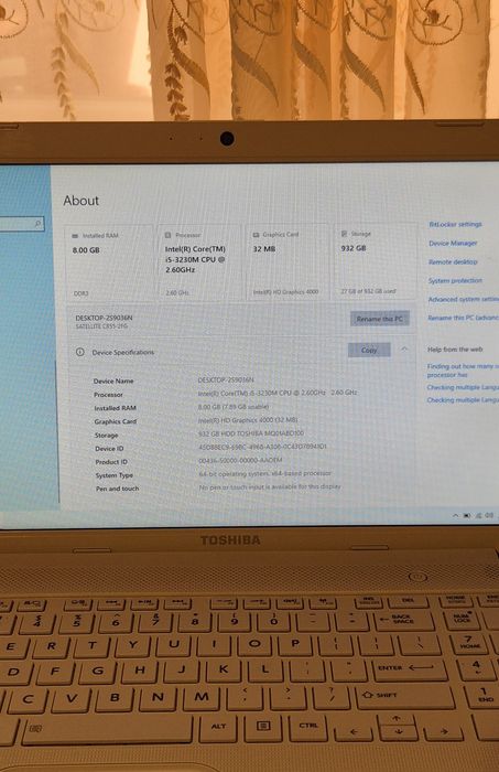 Laptop Toshiba Satellite Alb C855-2FG , i5-3230M , 8 gb RAM , HDD 1 tb , Windows 10 activat