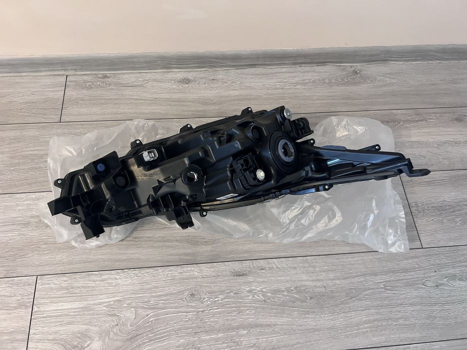 Far stanga Toyota Corolla(E210),  NOU, Original,Europa, Cod 8117002T31