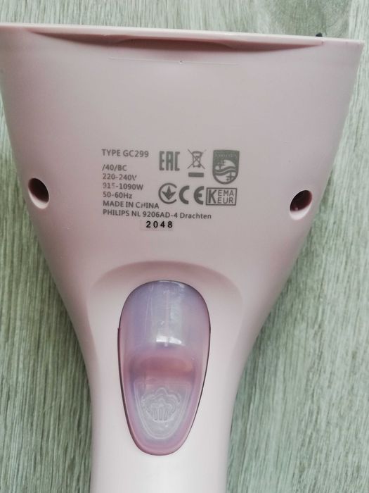 Ютия Philips Steam & Go GC299, преносима, вертикална, за дрехи, 1000 W