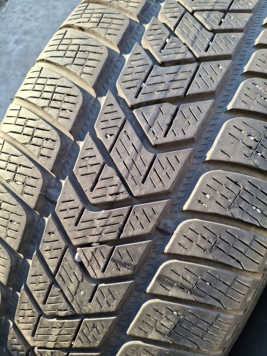 4 Anvelope de iarnă 235 60 r18 Pirelli