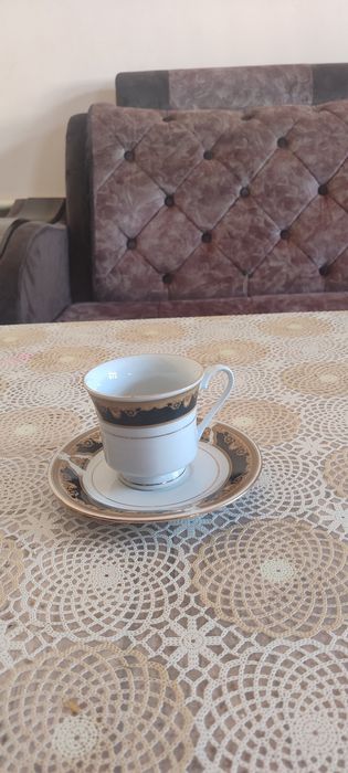 Nabor Chiroyli chashkalar va likopcha (serviz)