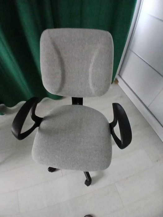 Scaun de birou gri – confortabil, stare 10/10