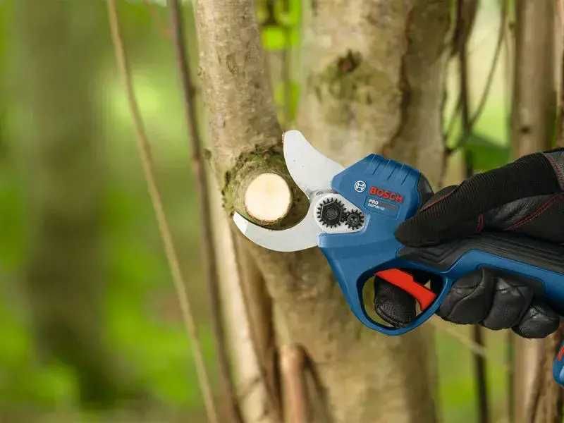 Акумулаторна ножица за клони Bosch GGP18V-32 ,18V , 32 mm , без батерии и зарядно