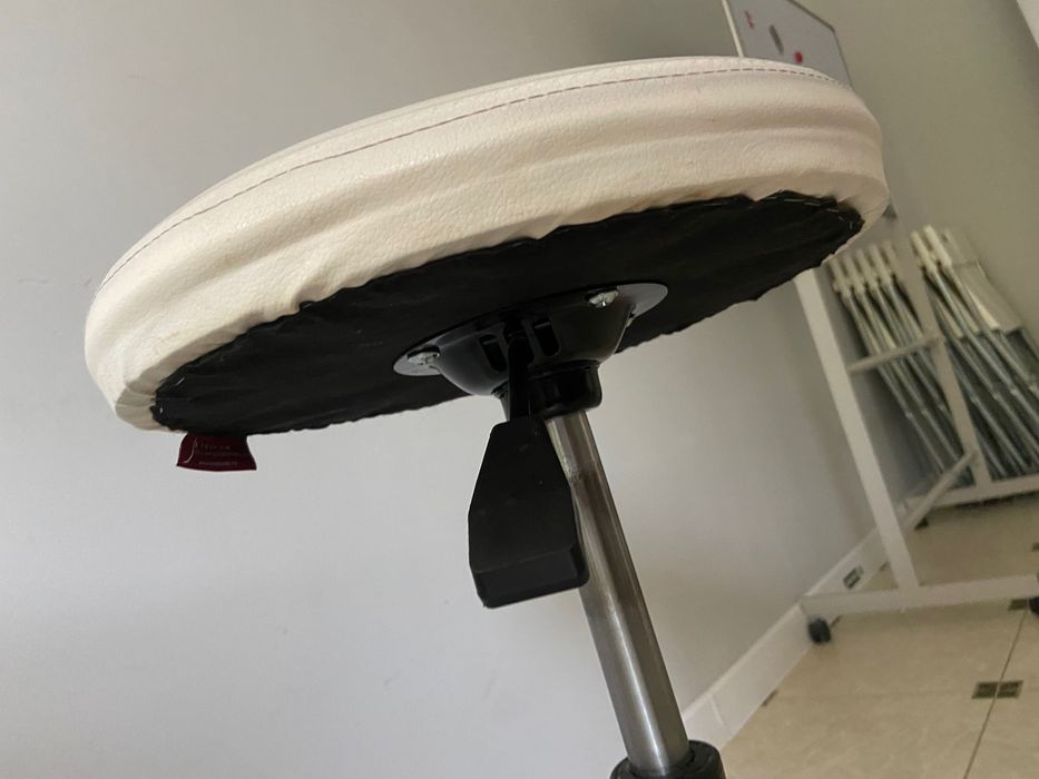 Продам стул для парикмахера