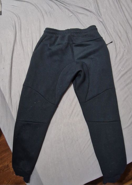 Pantaloni nike tech , purtati foarte putin 5-7 zile