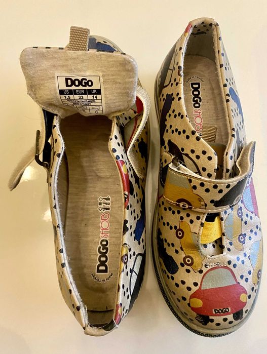 Разкошни рисувани детски DoGo затворени обувки в отлично състояние.