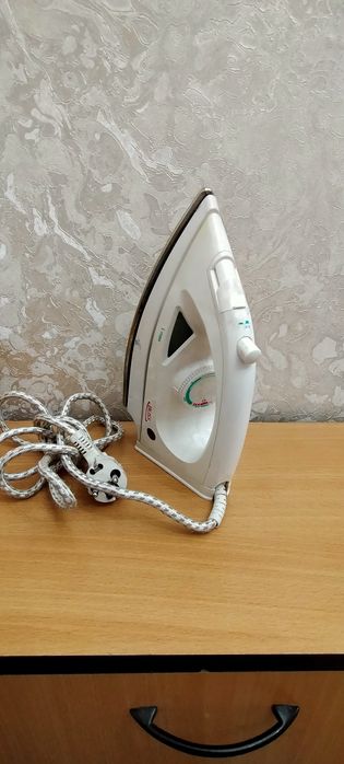 УТЮГ BLISS белый ,красивый