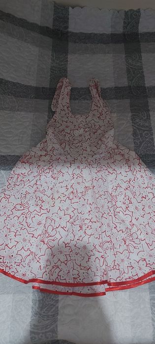 Продаются детские вещи.