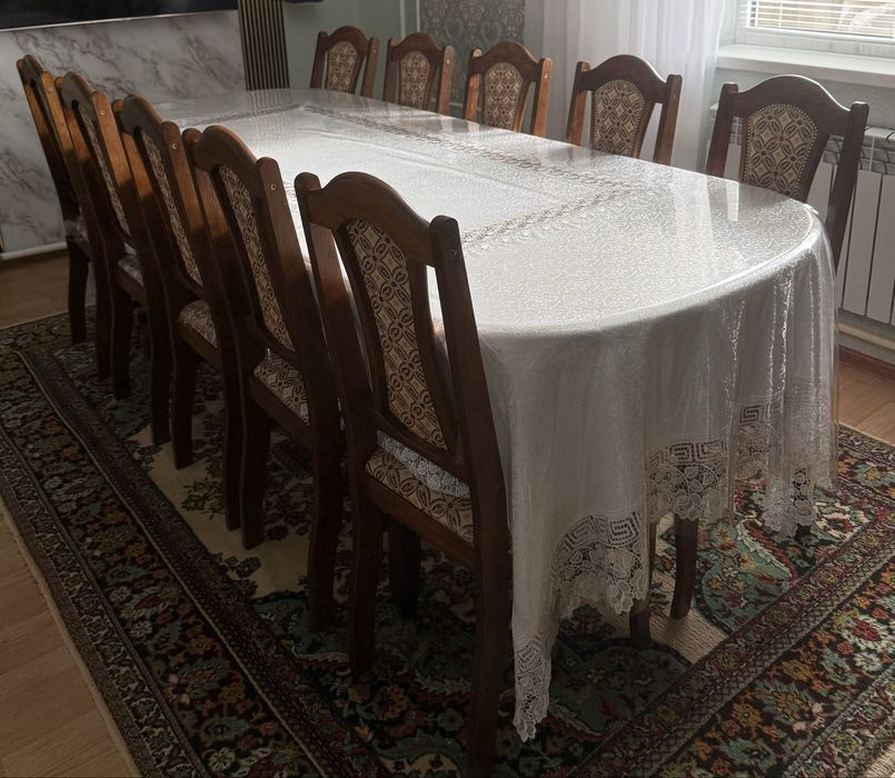 Стол со стульями