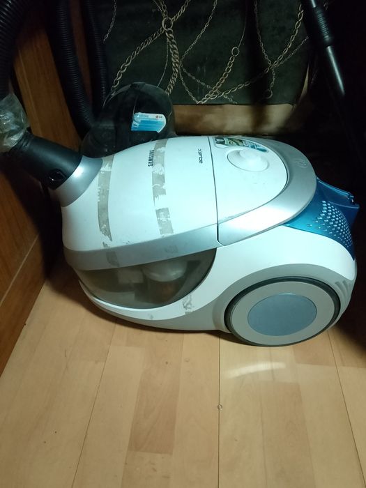 Продам моющий пылесос цена 25000