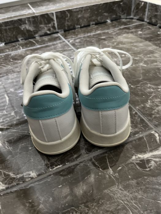 Дамски кецове adidas – бели, размер 39 1/3