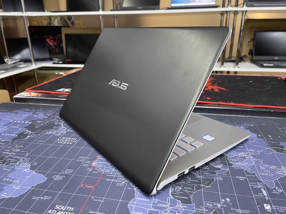 Asus Vivobook 14 Core i3-8145U/4Gb/SSD128Gb