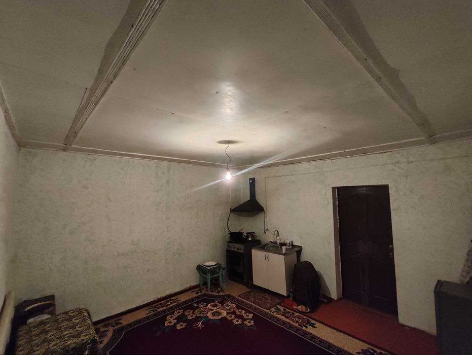 Hovli sotiladi 16 sotix 5xona yashaydigan 3 xona paltara etajka