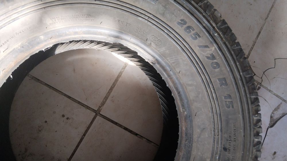 Шины на пикап 2шт