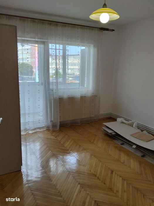 PF vand apartament 3 camere decomandate, Str. Rovine