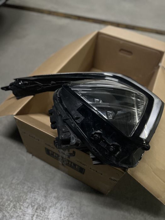 Фара Kia Sportage