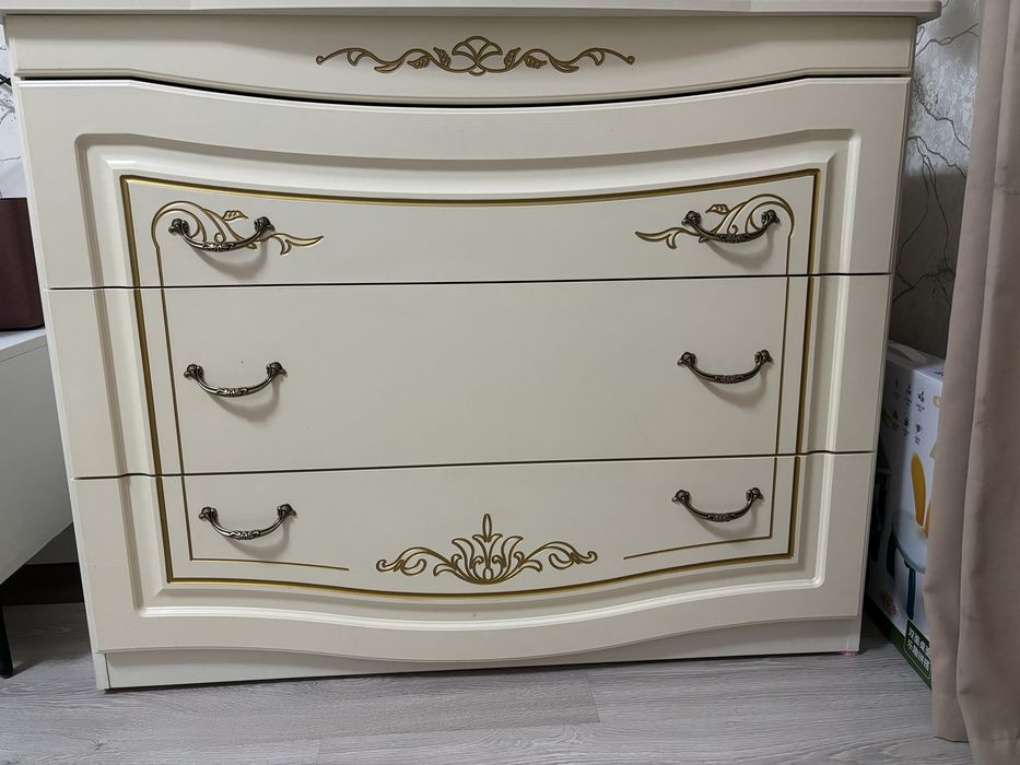 Срочно продам спальный гарнитур