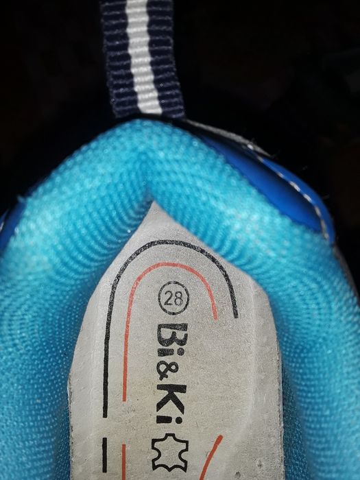 Продам кроссовки 28