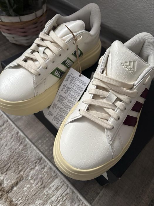 Дамски кецове Adidas