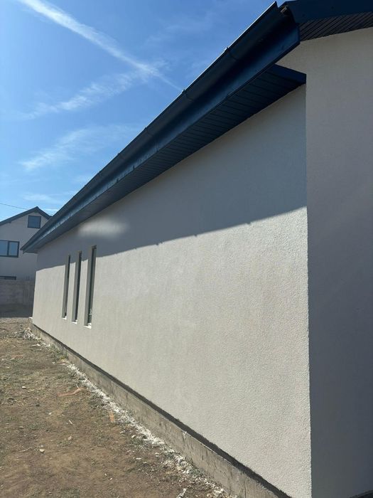 Vand case pe structura metalica