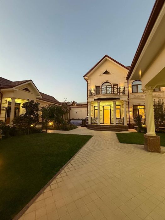 Амир Темур, Дом, 8 соток