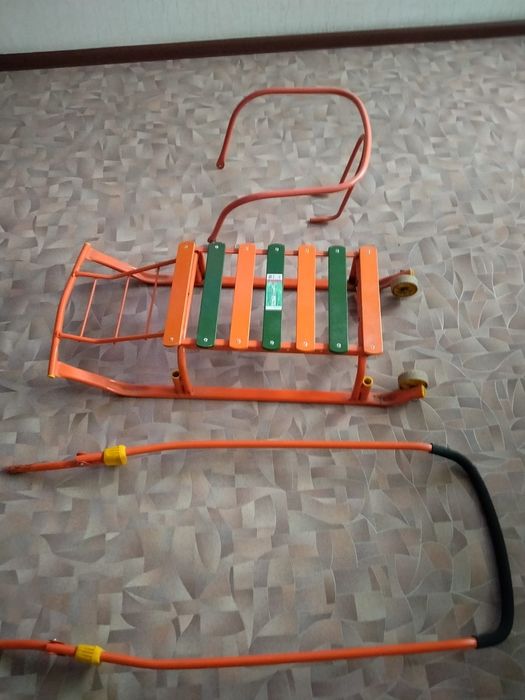 Продаю санки недорого