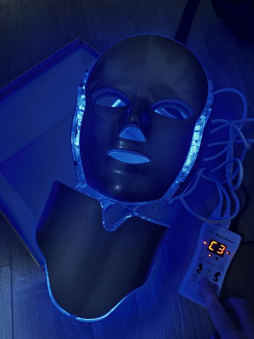 Masca faciala cu lumina LED