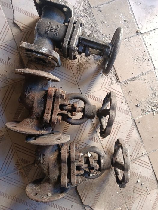 Продам задвижки , 3 штуки