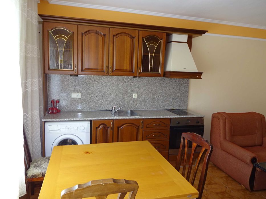 Дава се под наем Двустаен апартамент в к.к. Св.Св. Константин и Елена - 68 кв.м за 204 € - Снимка #1