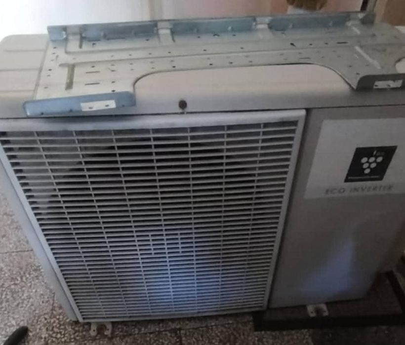 климатик инверорен 12ка Sharp за ремонт или части