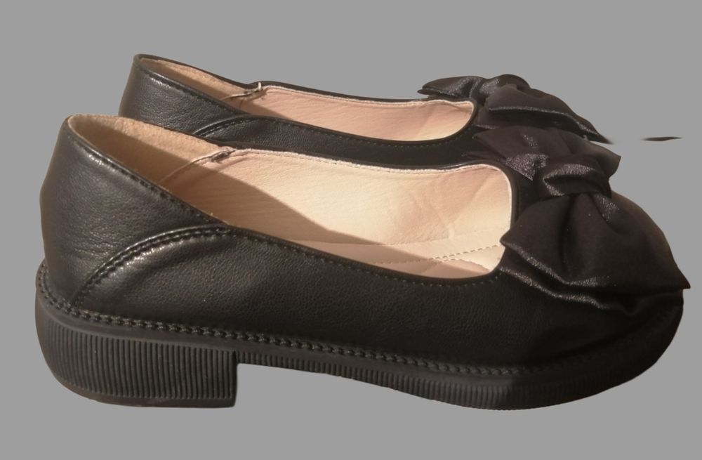 Туфли для девочки. Новая. Срочно