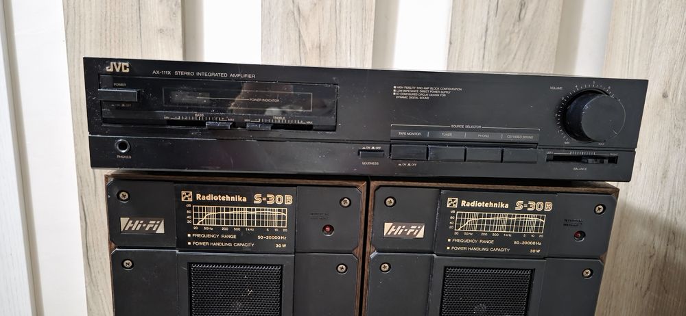 Тонколони TAGA с усилвател YAMAHA  и  RADIOTEHNIKA S-30  с усилв. JVC