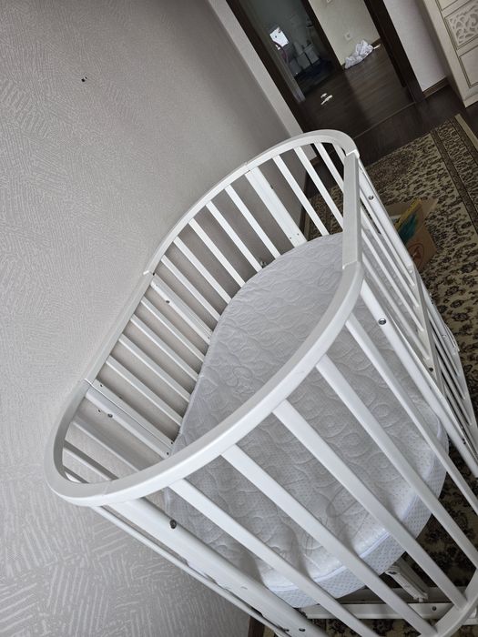 Детская кровать белая