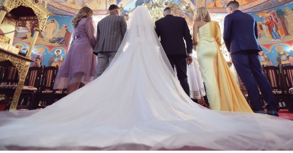 Vând rochie de mireasă  Rosa Clara, impecabilă, din tafta !