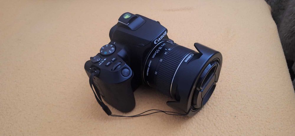 Фотоапарат Canon EOS 250D