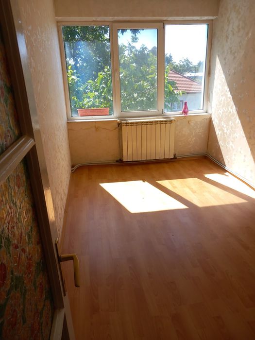 Apartament în Str Costache Racovita, 3 camere 64 mp utili, balcon, etaj 3/4, centrala proprie, AC, termopan, depozitare, scoli si licee in apropiere