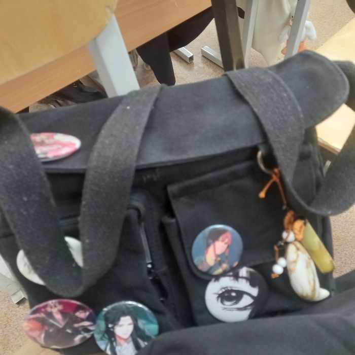 Сумка с значками