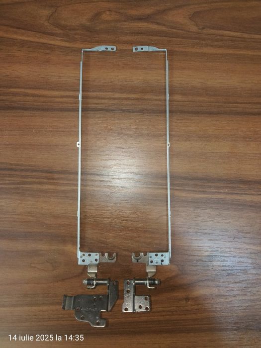 Vând balamale laptop Acer Aspire