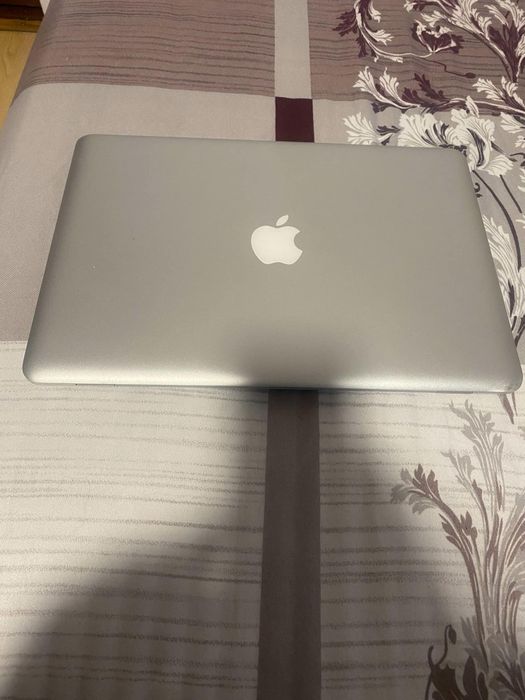 Vînd macbook Air în stare foarte bună de funcționare cu încărcător ori