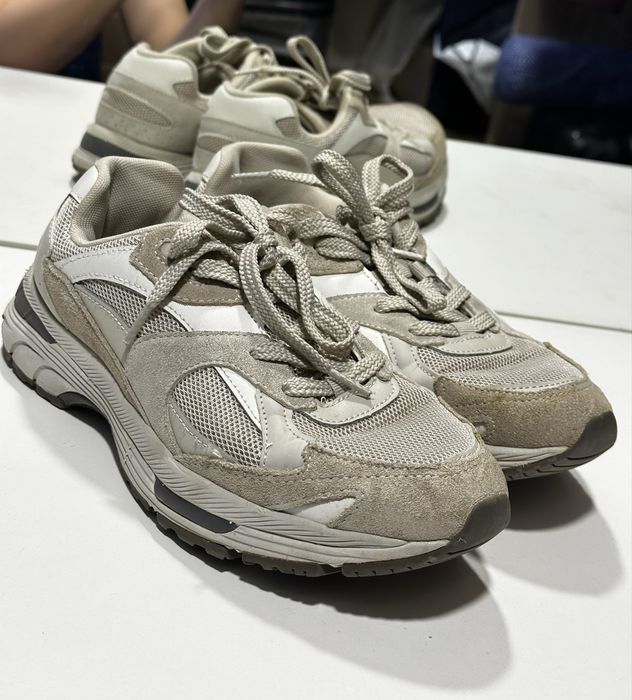 Кроссовки Oysho бежевые