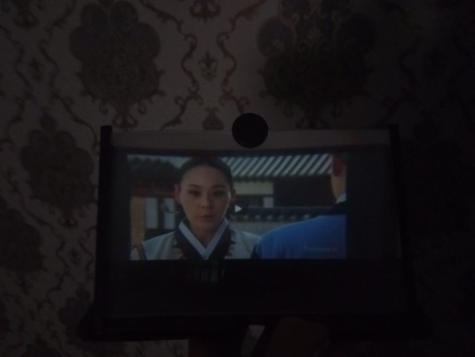 3 D ekran. Qorongʻuda yaxshi koʻrsatadi.