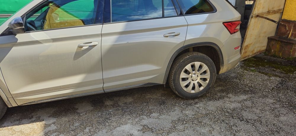 Гуми Brigestone - 215/65/17, с джанти и тазове за Шкода комлект 4 бр.