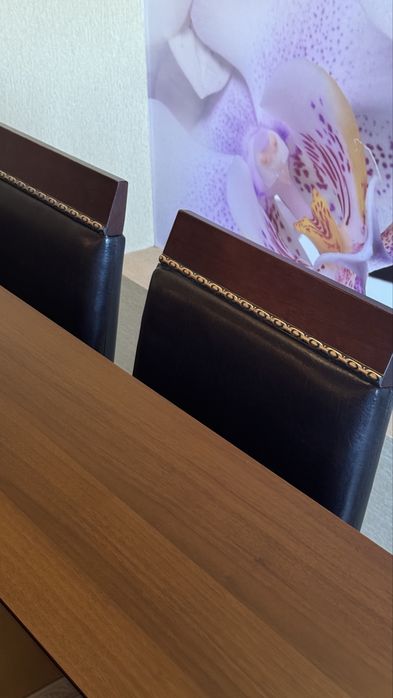 Продам обеденный стол с 6 стульями