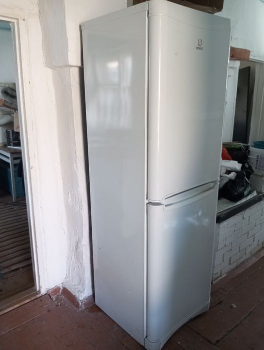 Продам холодильник от Indesit