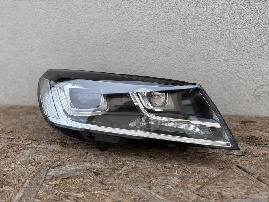 Far dreapta VW Touareg 7P Facelift 2016-2017-2018 Xenon + LED Original