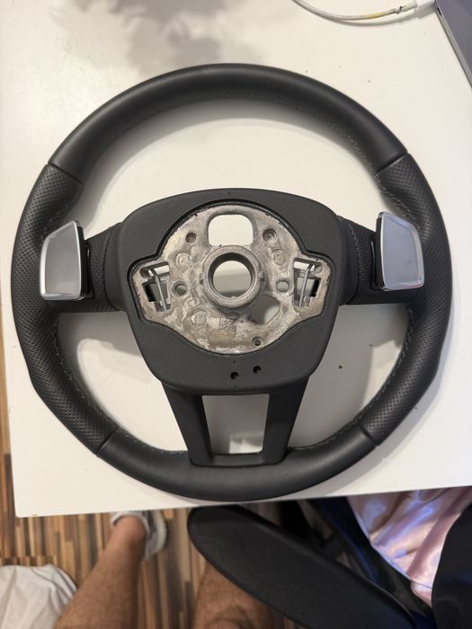 Volan Audi A6 C8 / A7 4K / A8 D5 S-Line Original | Încălzire | Perforat | 3 Spițe | 1400 Lei