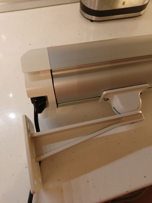 Прожектор, кожух за камера, може и външен монтаж.