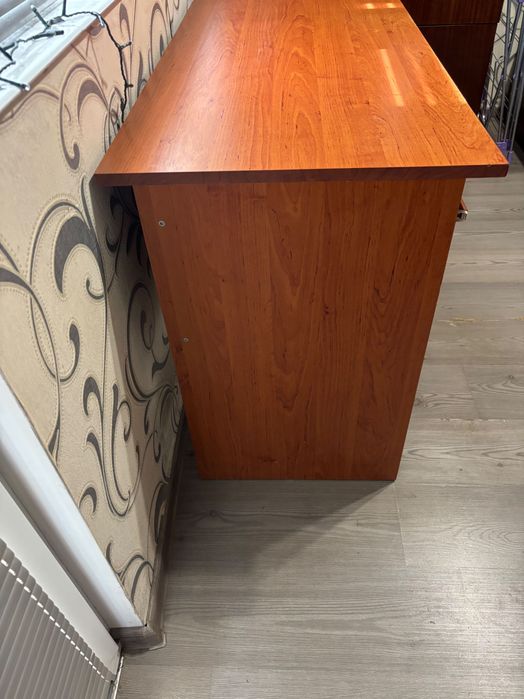 Голямо офис бюро разглобено – с поставка за клавиатура и шкаф